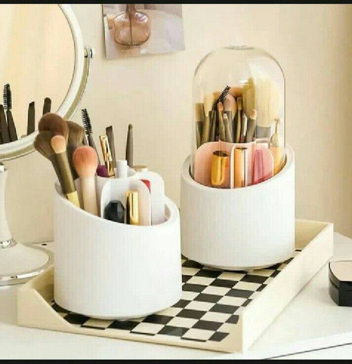 ✨  360° Rotating Makeup Brush Holder